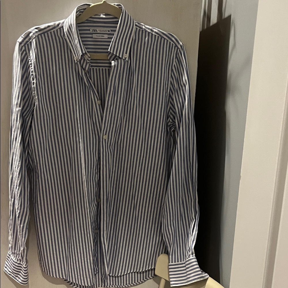 Zara Men's Navy and White Striped Button Down Shirt